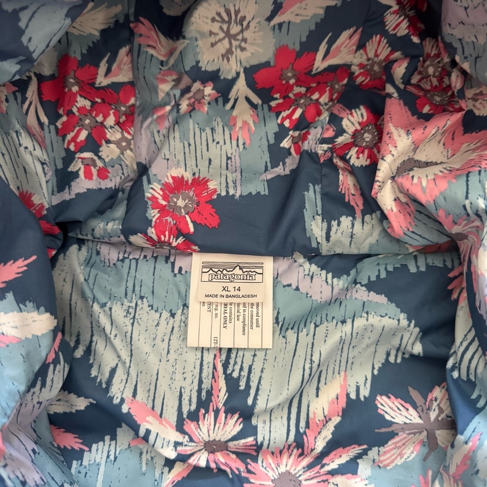 Patagonia Girls pink floral reversible hooded puffer down jacket - Picture 6 of 6